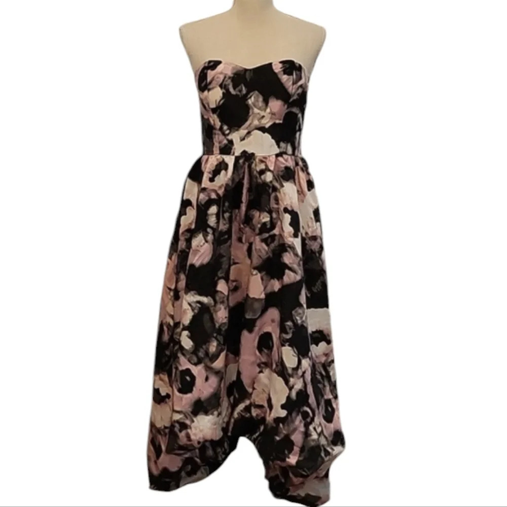 Venus Strapless Dress - Picture 2 of 6